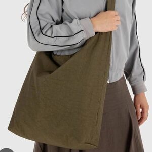 NWT BAGGU Large Nylon Sling in Seaweed